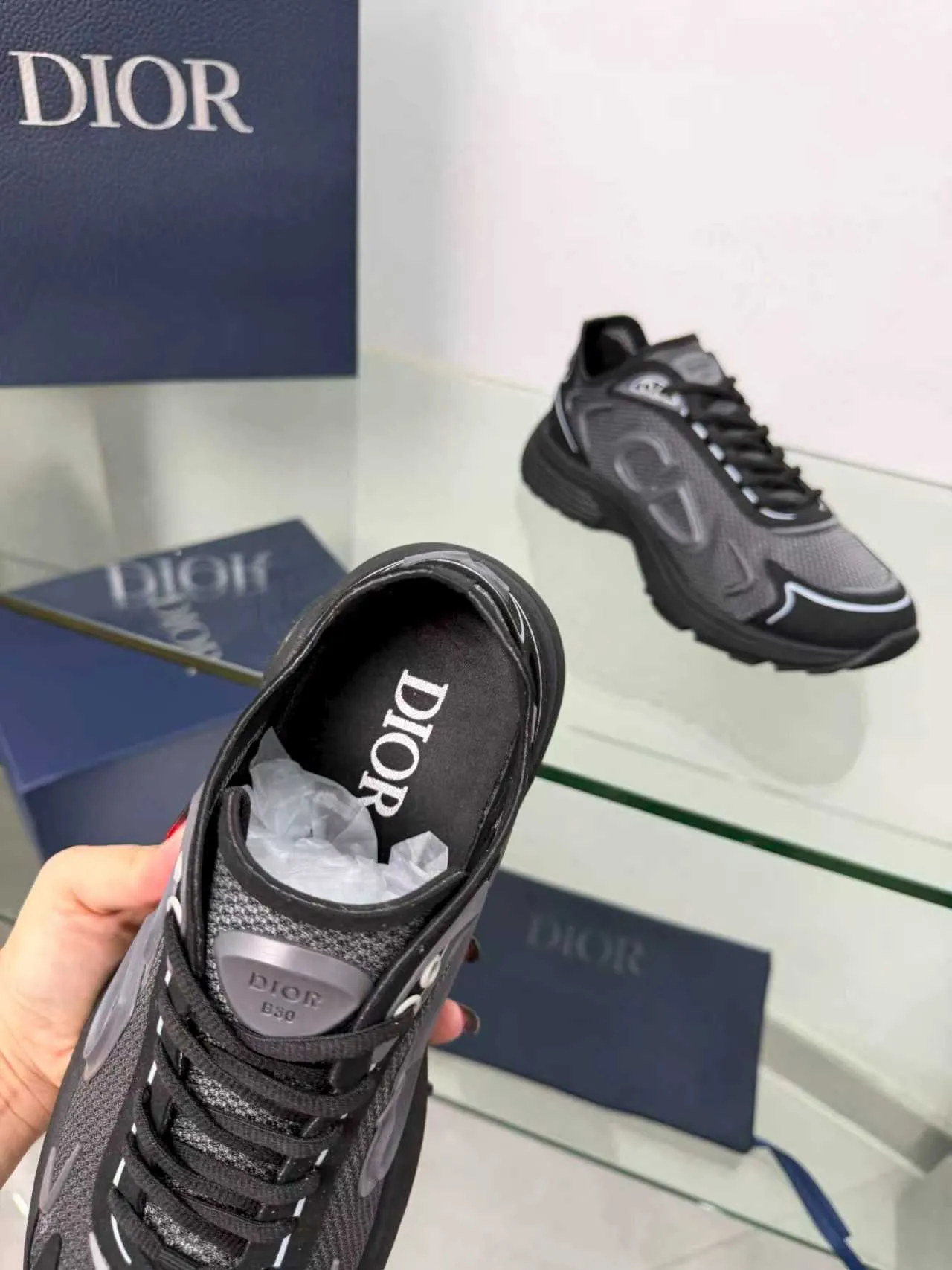 Men's men's shoes P560! DIOR#B30 COUNTDOWN TECH shoes 1. Inspired by lighter running shoes this season 2. Made of multi-layer transparent nylon upper, full of futuristic feel 3. CD30 rubber logo on the tongue/heel to highlight the brand style 4. Equipped with ultra-light foam midsole for the ultimate comfortable wearing experience 5. The entire series uses WELDED (seamless bonding) technology to ensure durability and lightness 6. Full-size dopamine color matching, perfect choice for couples shoes😜